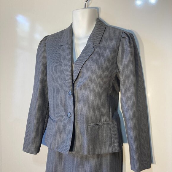 Vintage Gray pinstripe suit SZ 13 Fitted flattering office classic wardrobe stap - Picture 2 of 9
